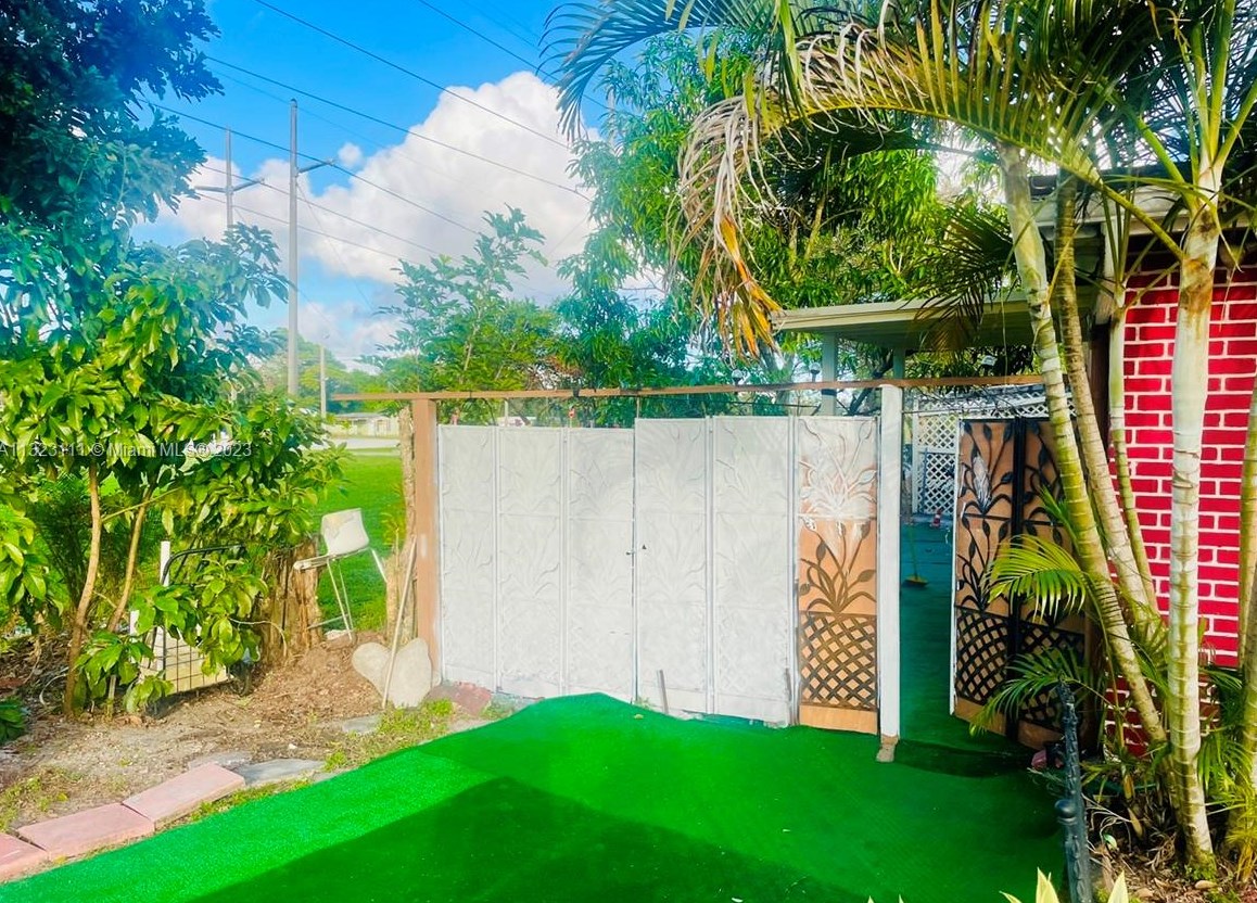 2341 67th Ter, Hollywood FL  33024-3908 exterior