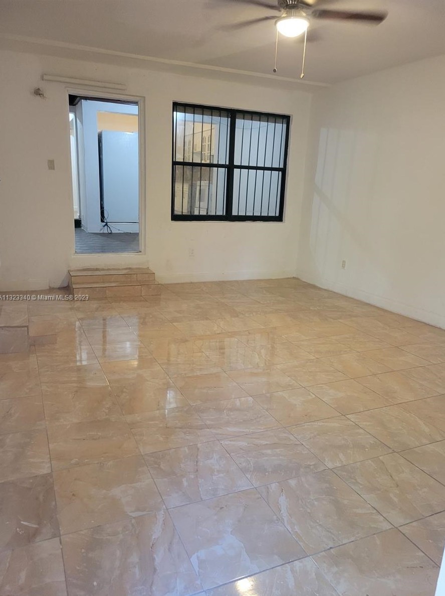 576 Nw 147th St, Miami, FL 33168