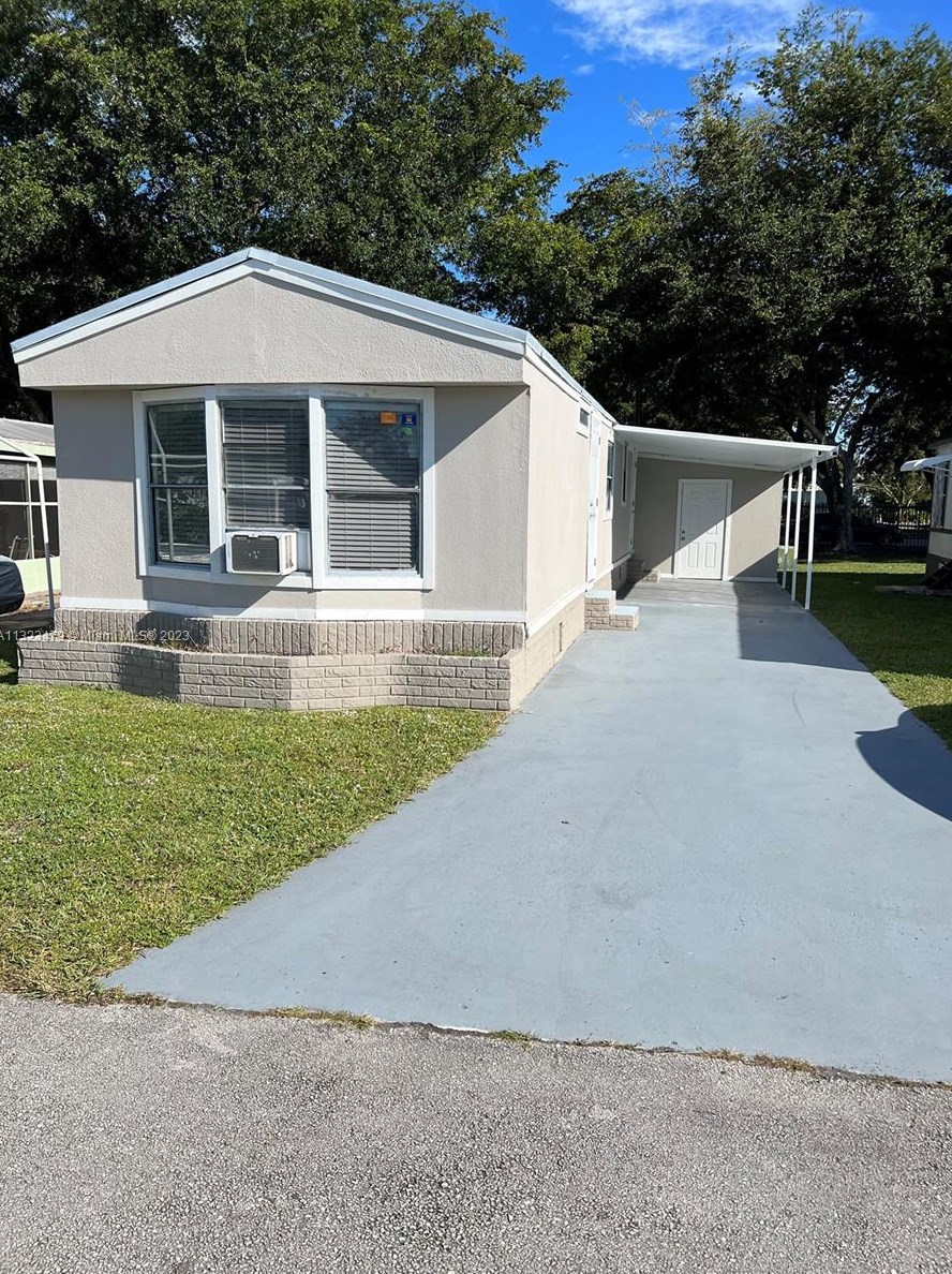 5575 201st St, Miami, FL 33055-6641