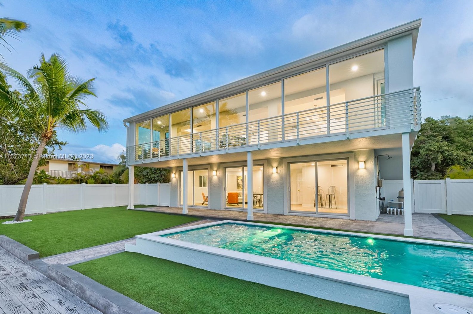 135 Coral Ave, Plantation Key, FL 33070