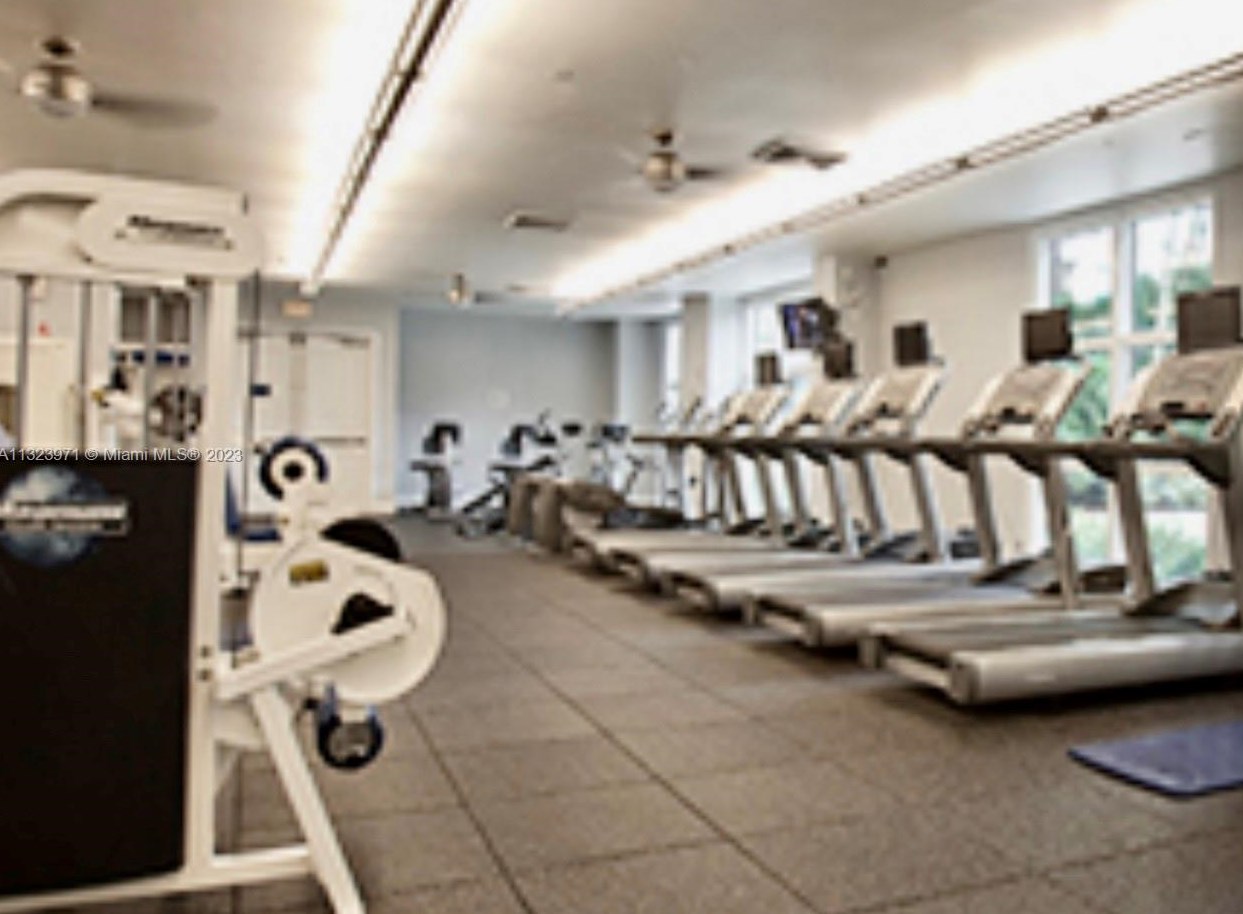 2001 Biscayne Blvd, Miami FL 33137-5009 exterior