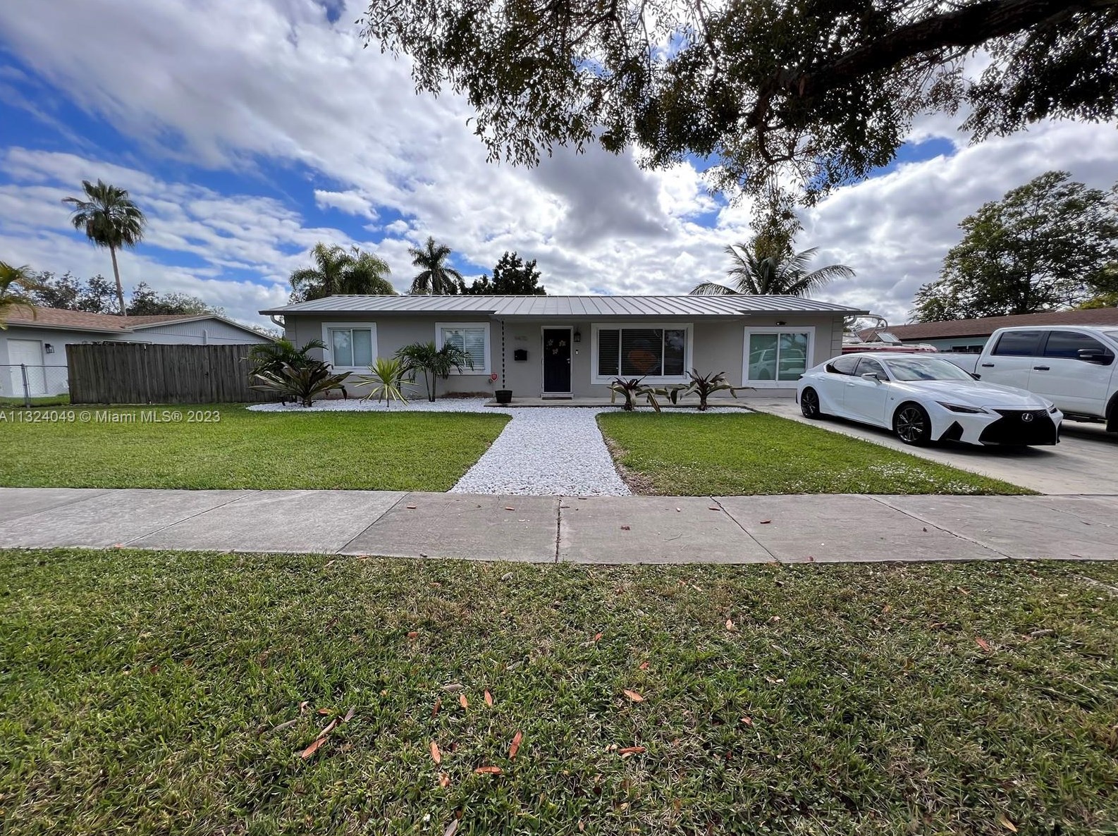 9470 Tiffany Dr, Miami FL  33157-7962 exterior