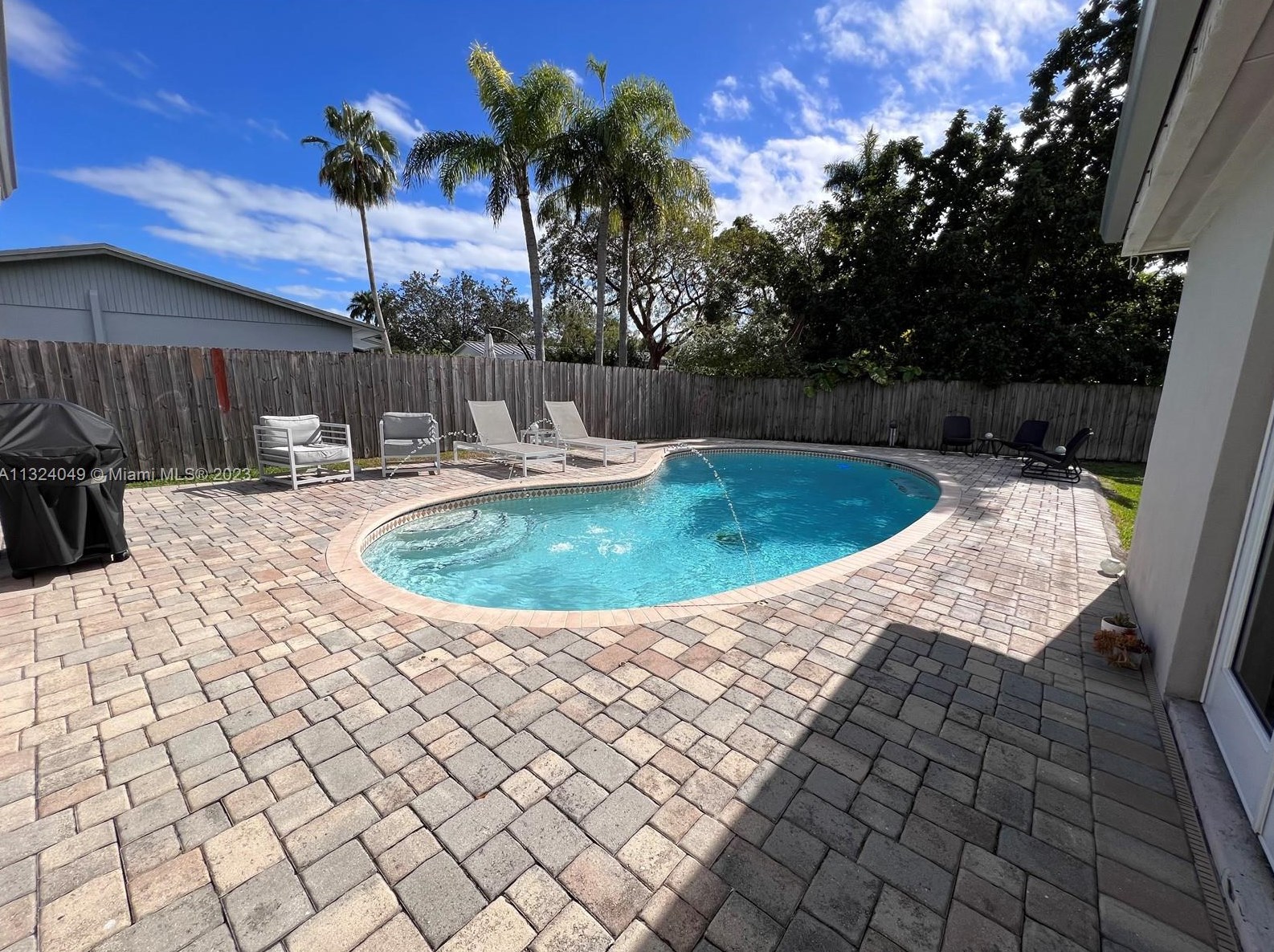 9470 Tiffany Dr, Miami FL  33157-7962 exterior