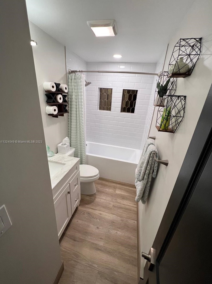 9470 Tiffany Dr, Miami FL  33157-7962 exterior