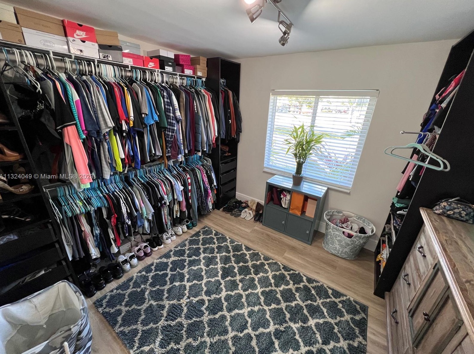 9470 Tiffany Dr, Miami FL  33157-7962 exterior