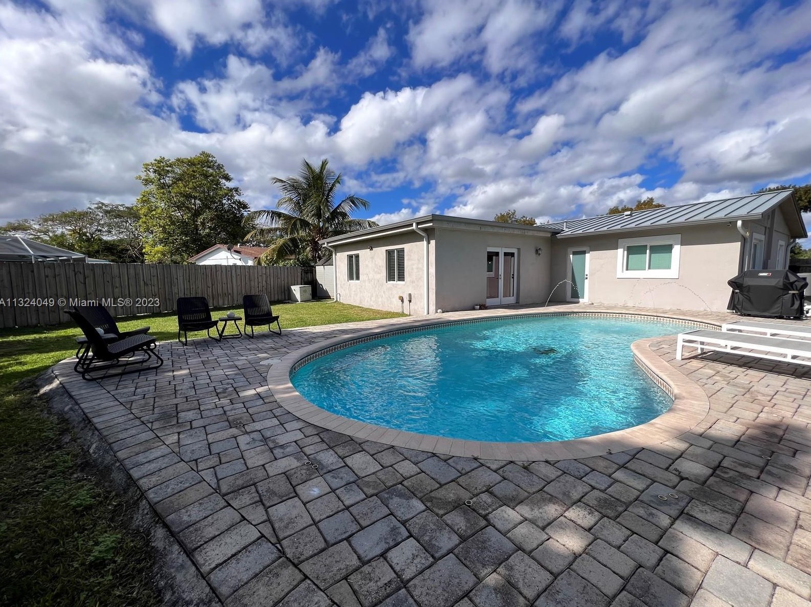 9470 Tiffany Dr, Miami FL  33157-7962 exterior