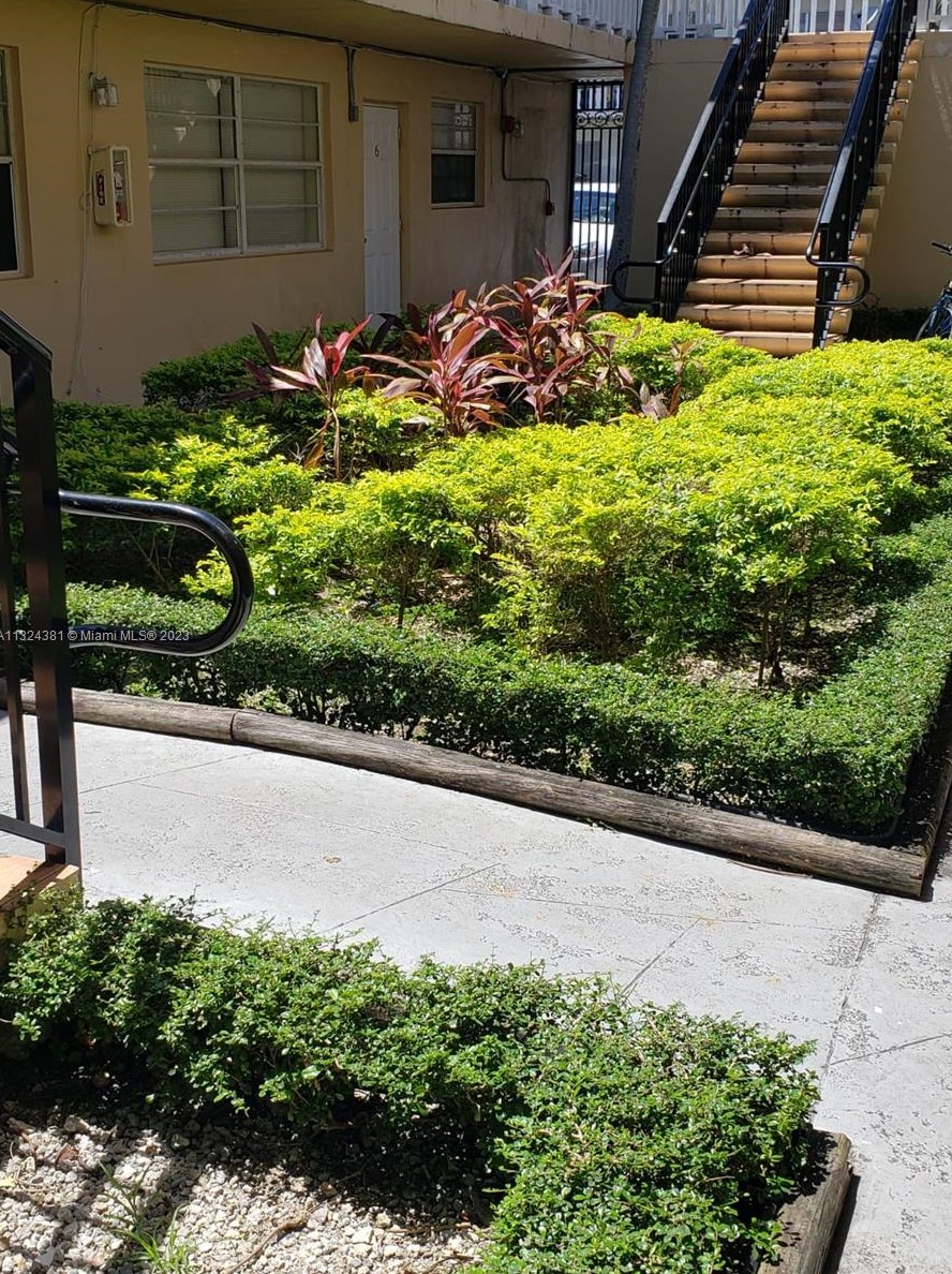 2121 Ne 168th St Apt 2, Miami, FL 33162