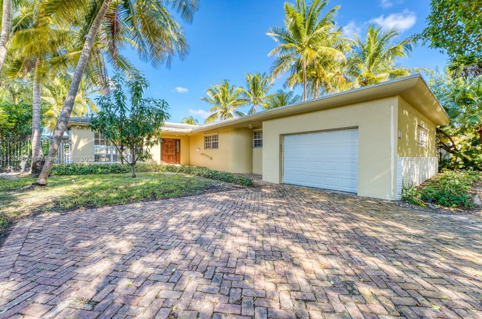 275 Shore Dr E, Miami, FL 33133