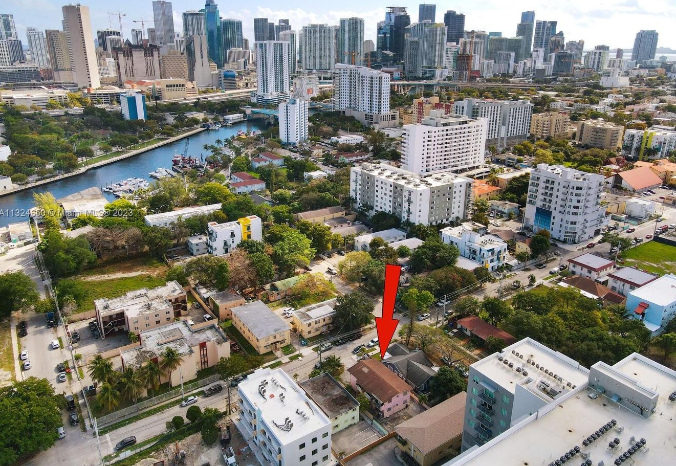 212 7th Ave, Miami, FL 33130-2310