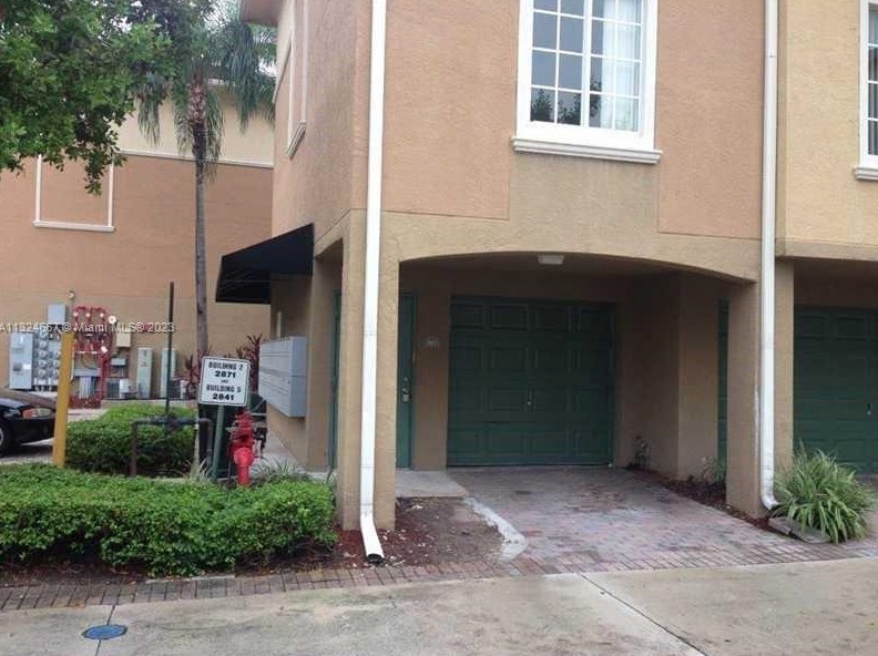 2845 Ne 185th St #901, Miami, FL 33180