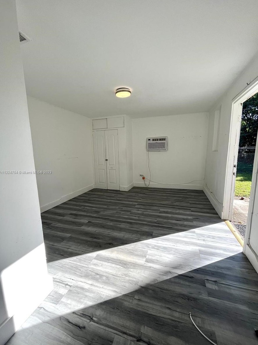 1648 172nd St, Miami, FL 33162-1431