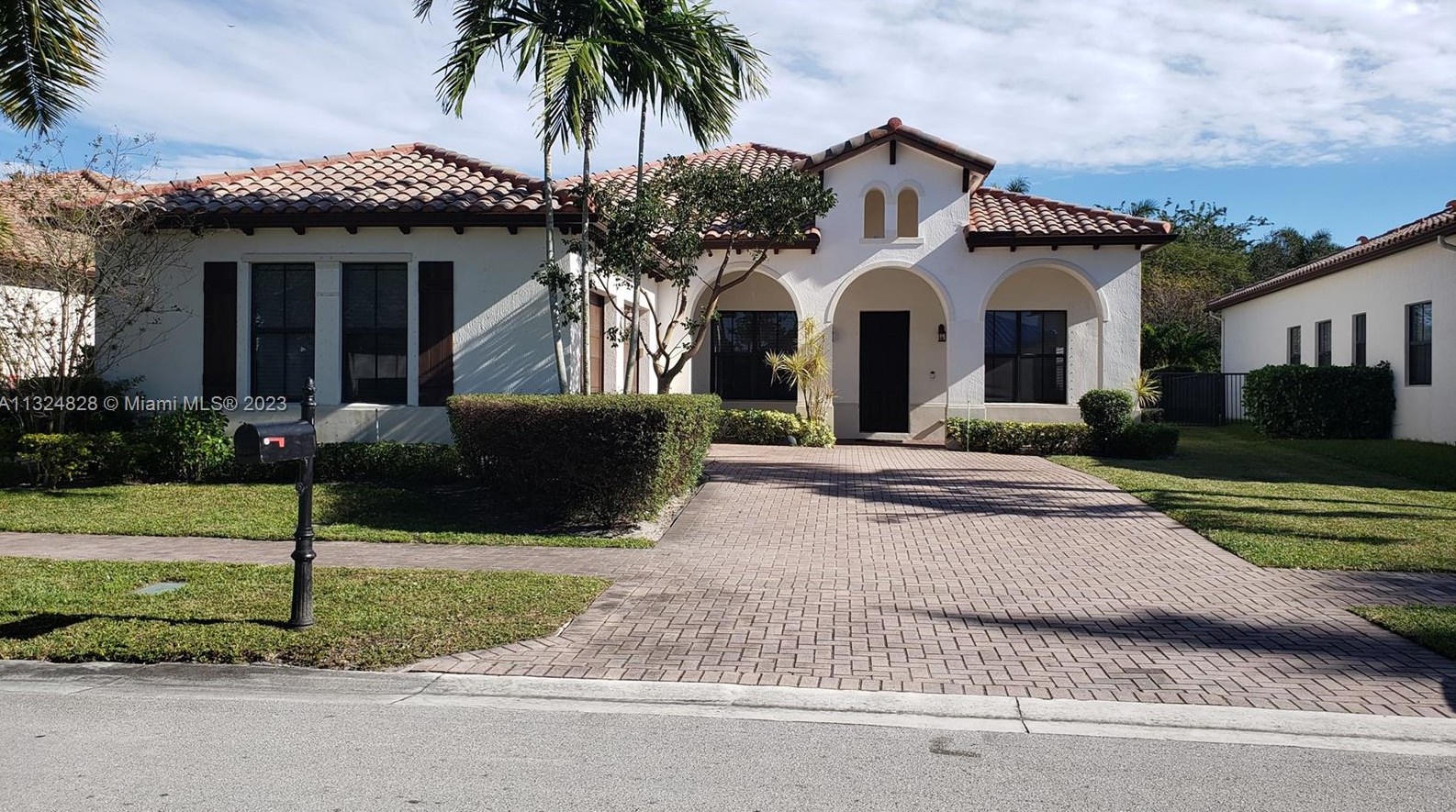 8280 Nw 28th St, Hollywood, FL 33024