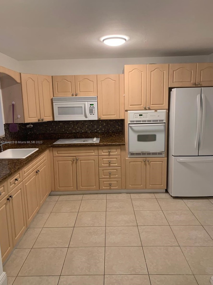715 Nw 199th St, Miami, FL 33169