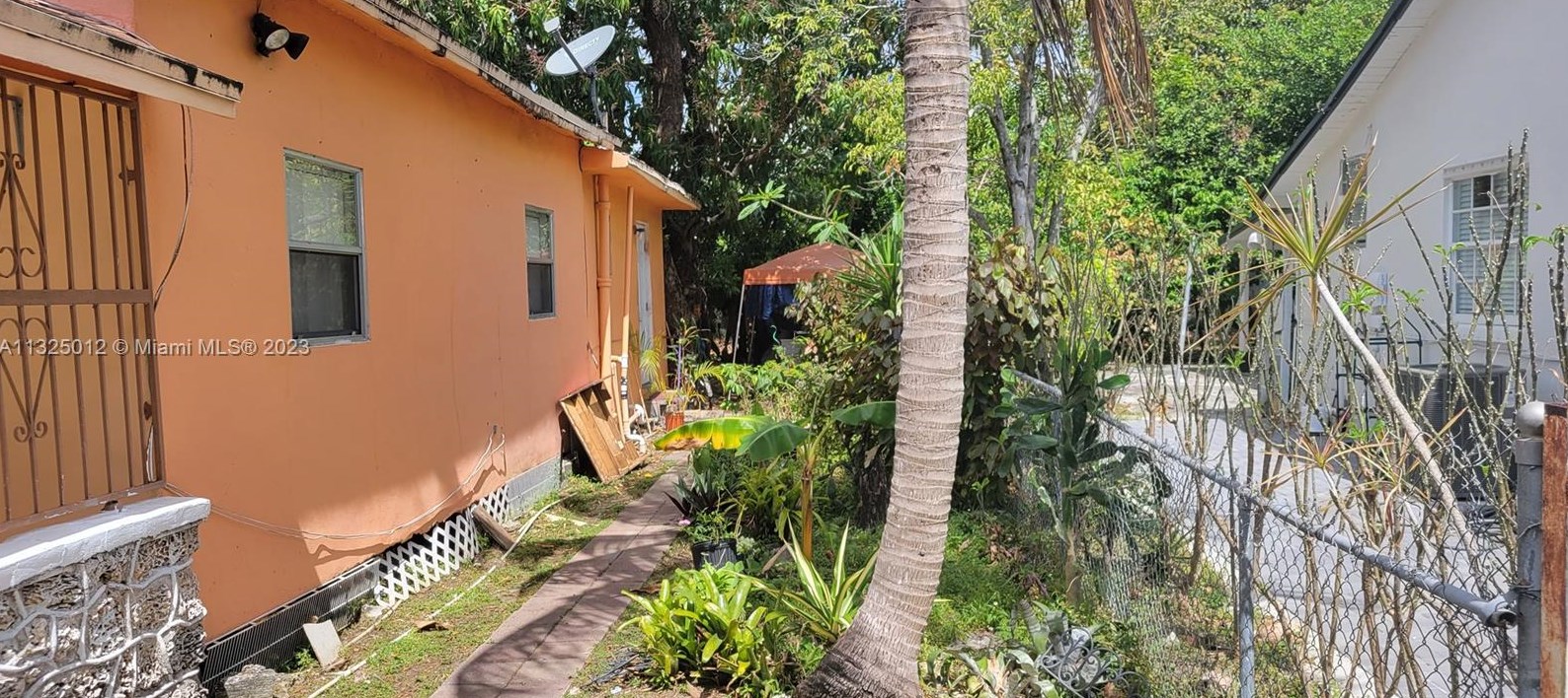 65 42 St, Miami FL 33142-4871 exterior