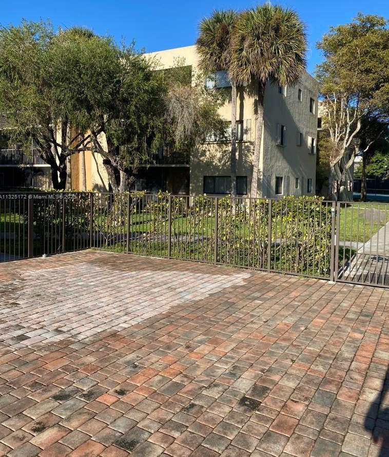 8065 Sw 107th Ave #119, Miami, FL 33173