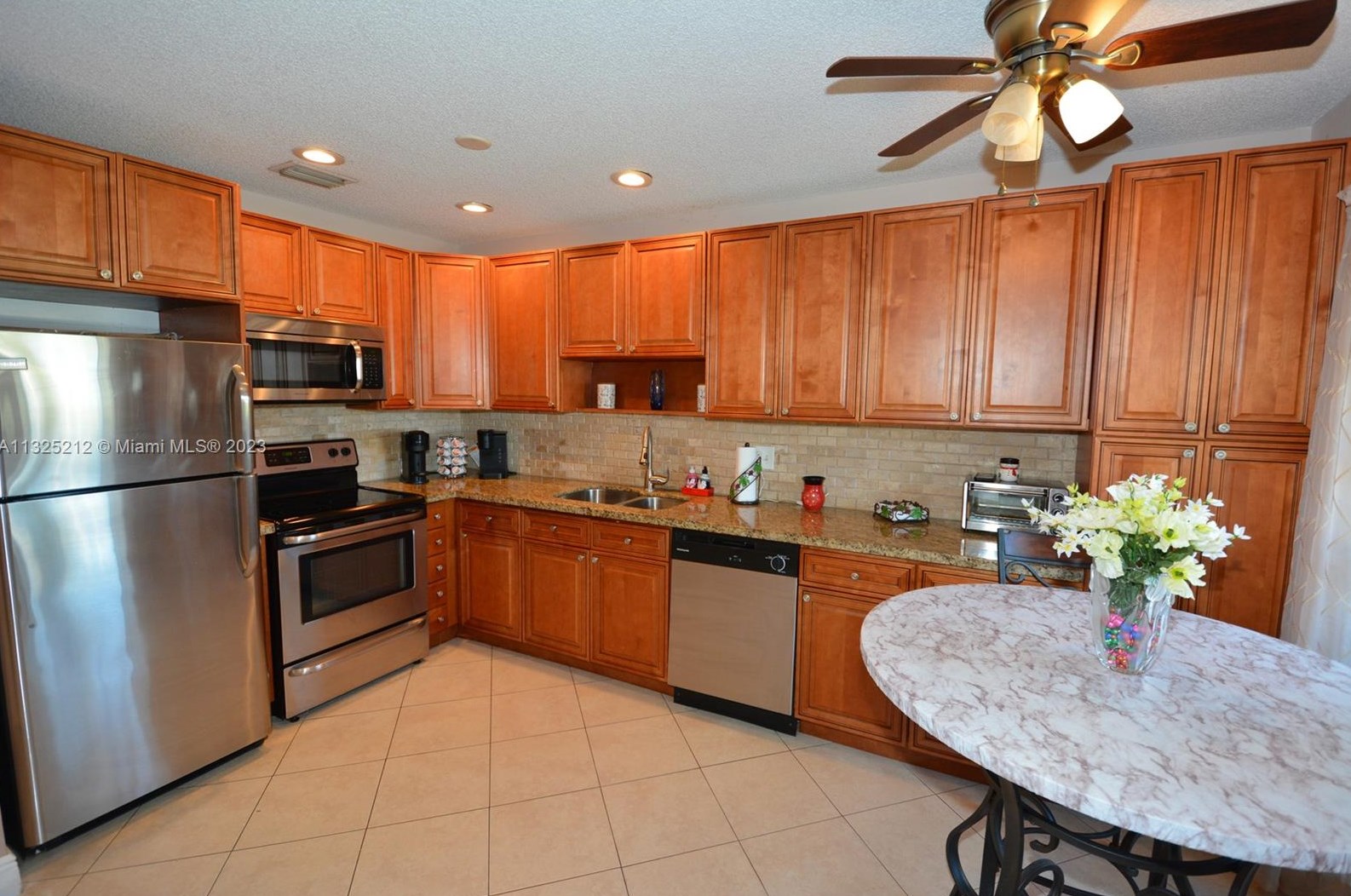 8936 Belle Aire Ct, Boca Raton, FL 33433-1825