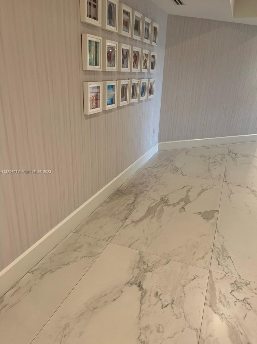 21055 Yacht Club Dr, Miami FL exterior