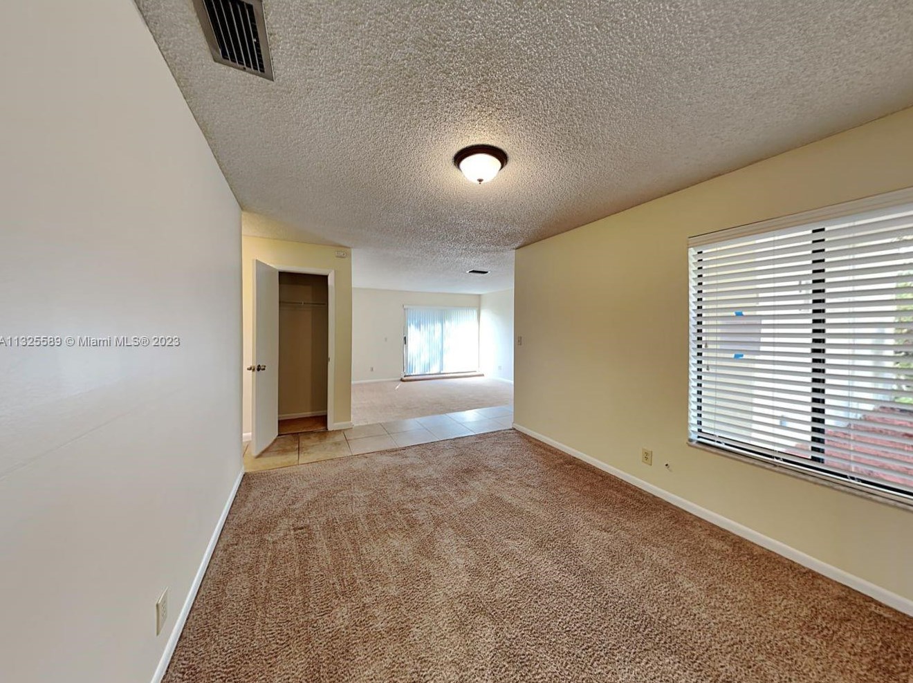 4005 Sailboat Dr, Hollywood FL  33026-1037 exterior