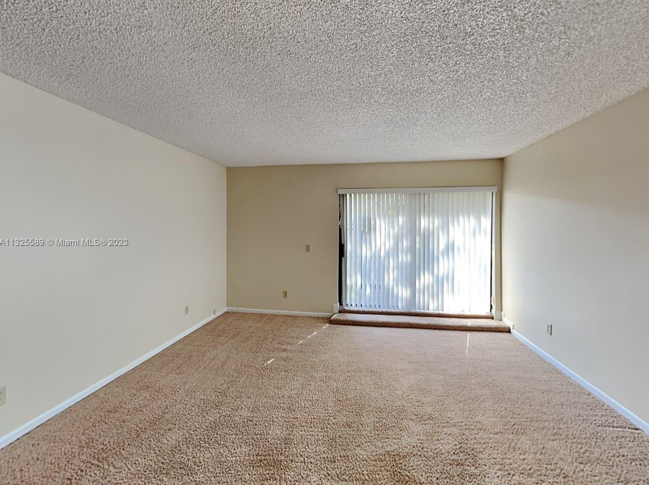 4005 Sailboat Dr, Hollywood FL  33026-1037 exterior