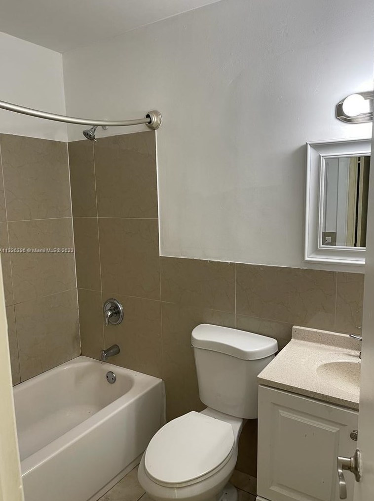234 Sw 4th St #1, Dania Beach, FL 33004