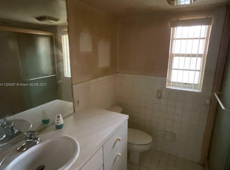 6713 Kendall Dr, Miami FL  33156-1746 exterior