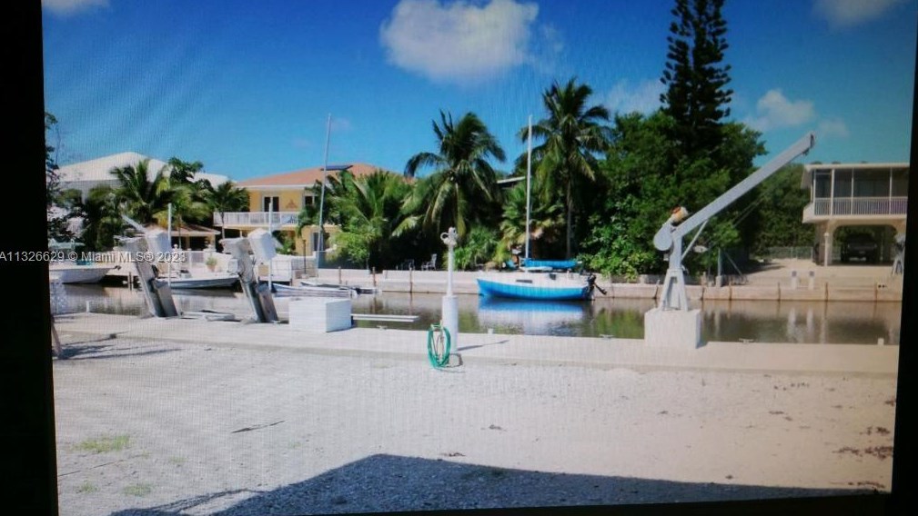 889 Ellen Dr, Key Largo, FL 33037