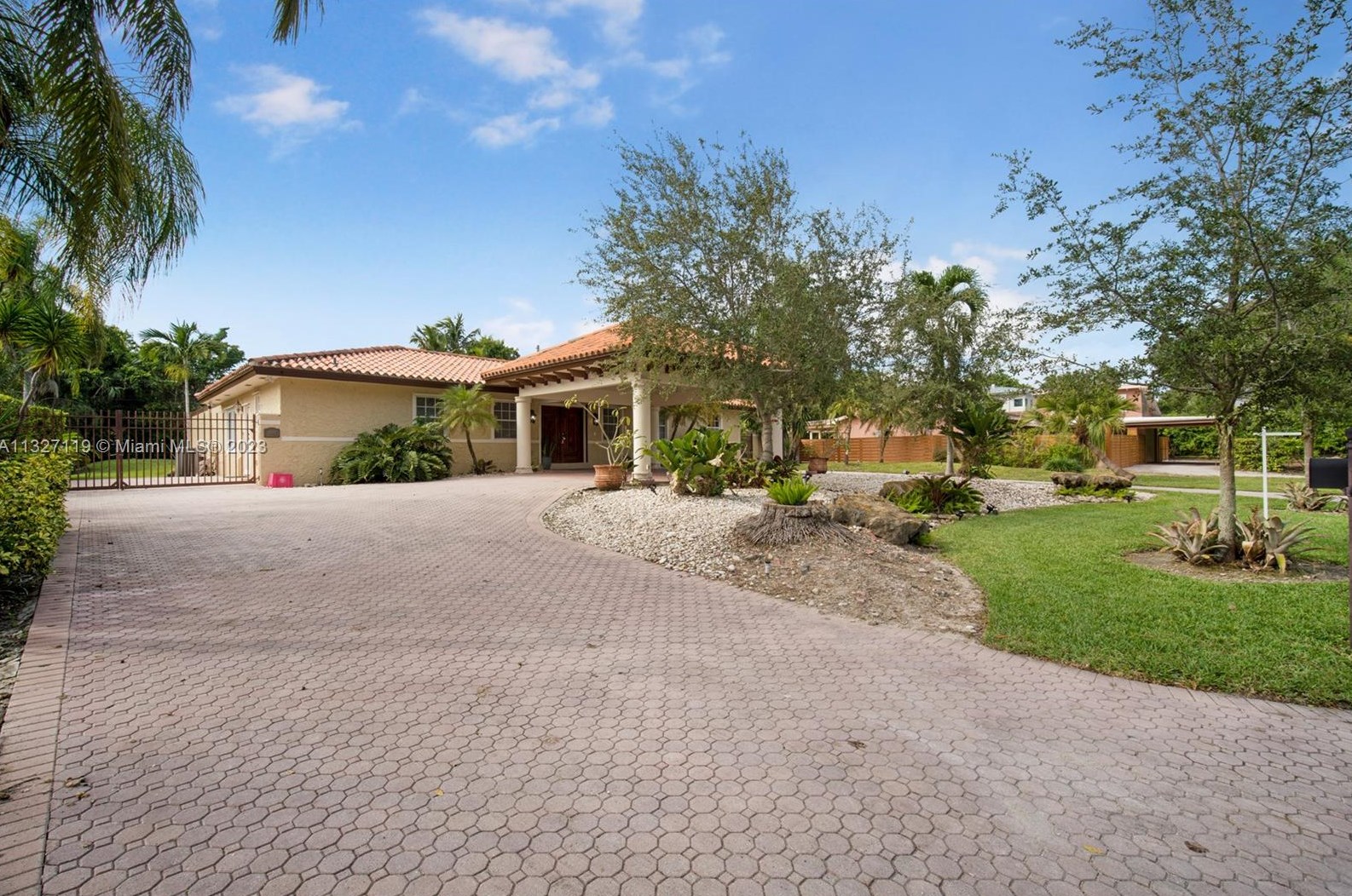 14640 Snapper Dr, Miami, FL 33158