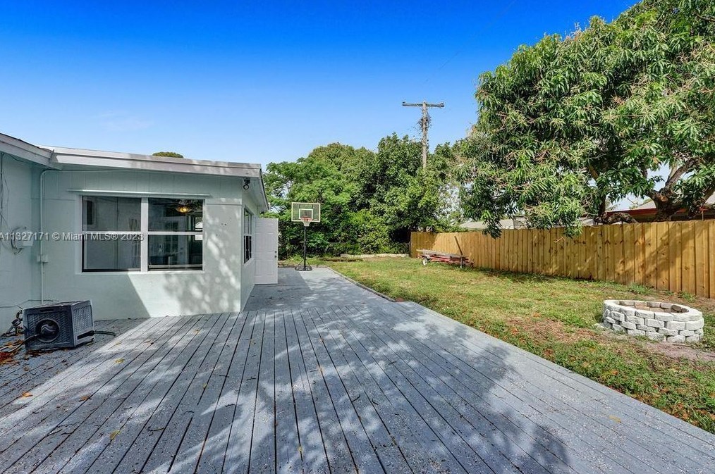 161 28 Ct, Boynton Beach FL 33435-7612 exterior