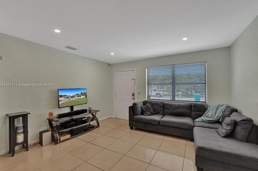 161 28 Ct, Boynton Beach FL 33435-7612 exterior