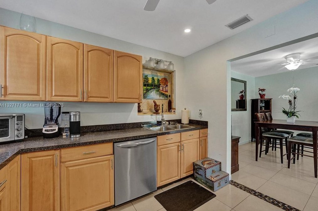 161 28 Ct, Boynton Beach FL 33435-7612 exterior