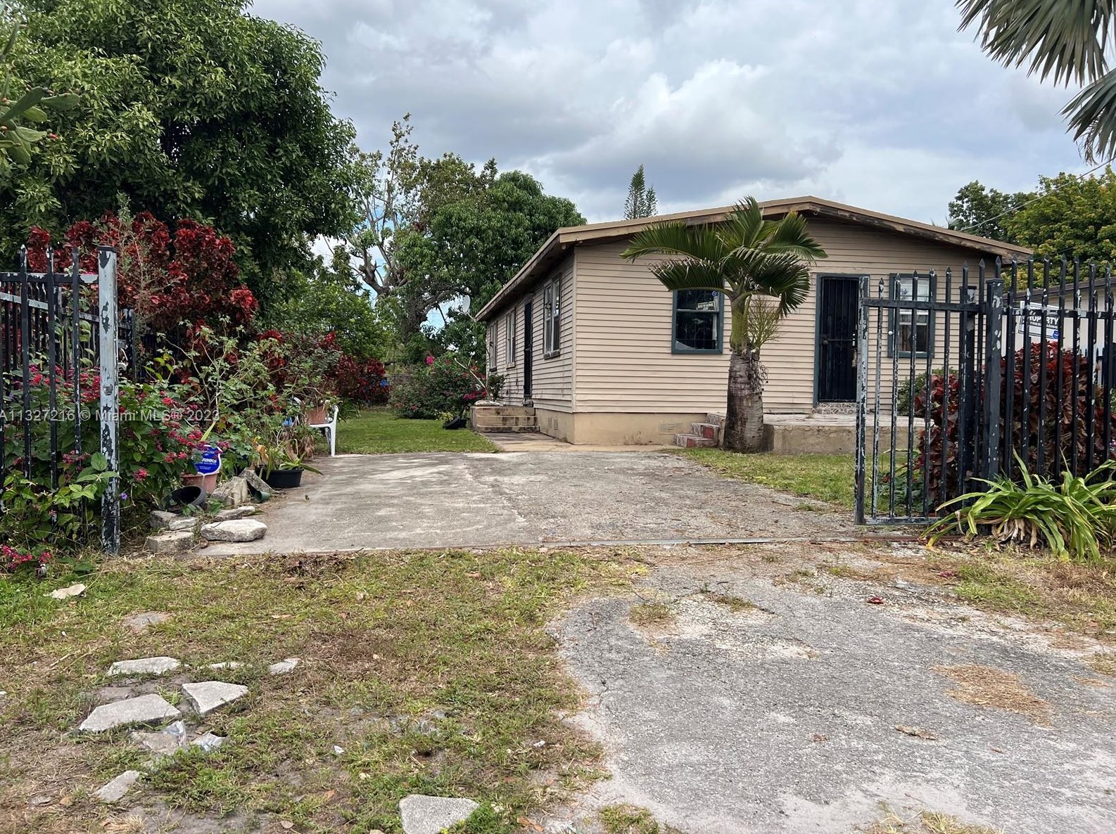 3061 94th St, Miami, FL 33147-2959