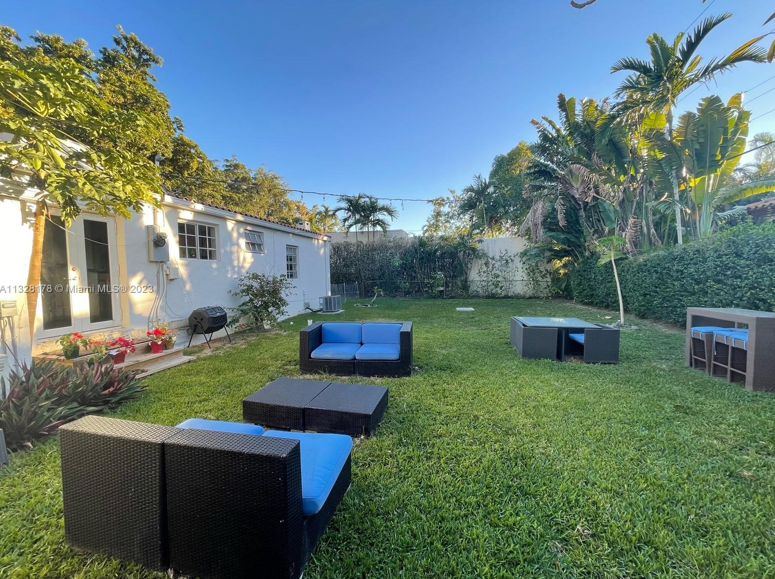 818 Pizarro St, Miami FL 33134-2585 exterior