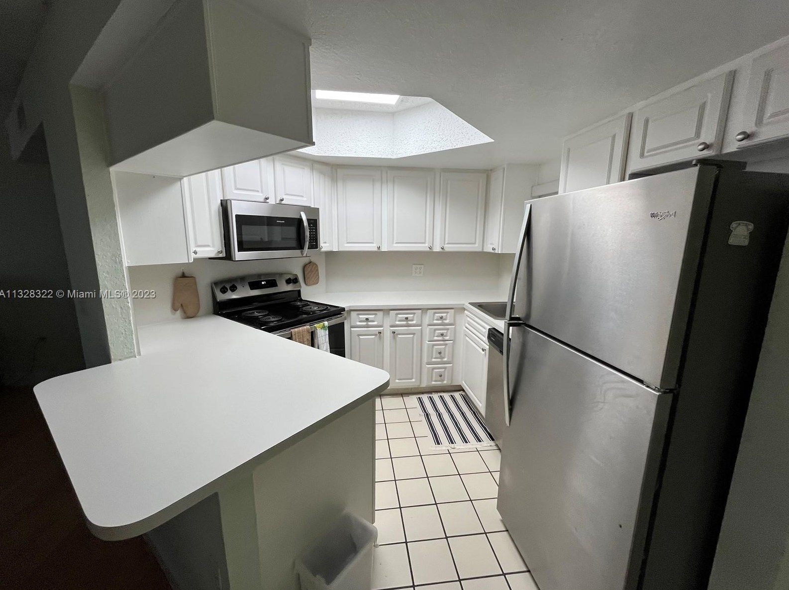 8245 Lake Dr #202, Miami, FL 33166