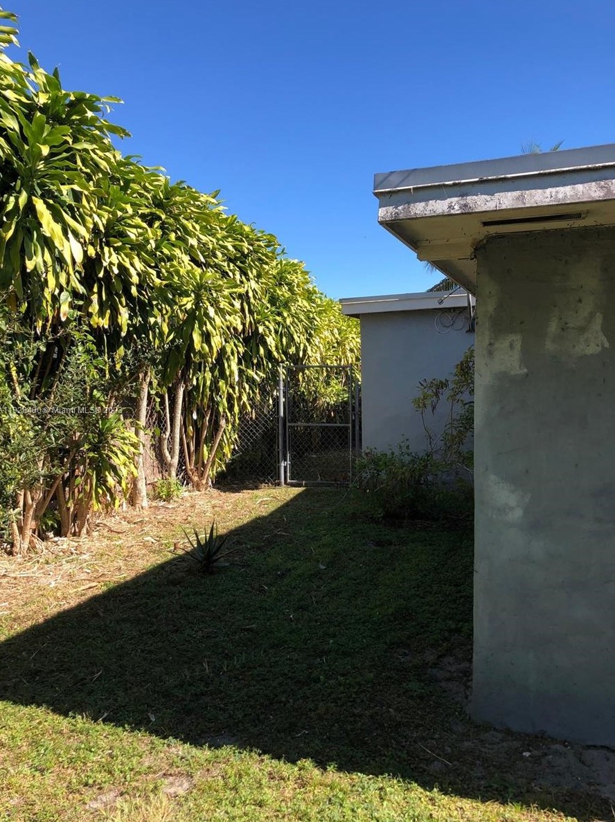 12500 Randall Park Dr, Miami, FL 33167-2148