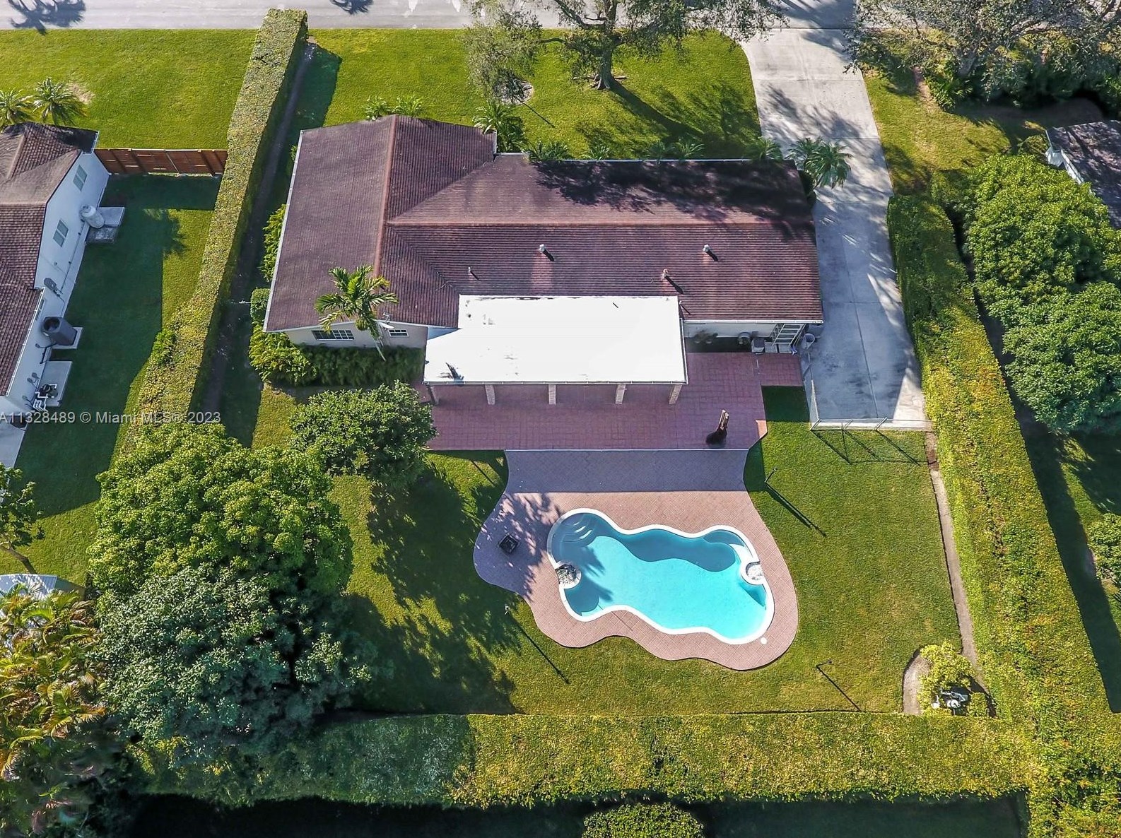 9845 123rd Ter, Miami, FL 33176-4935
