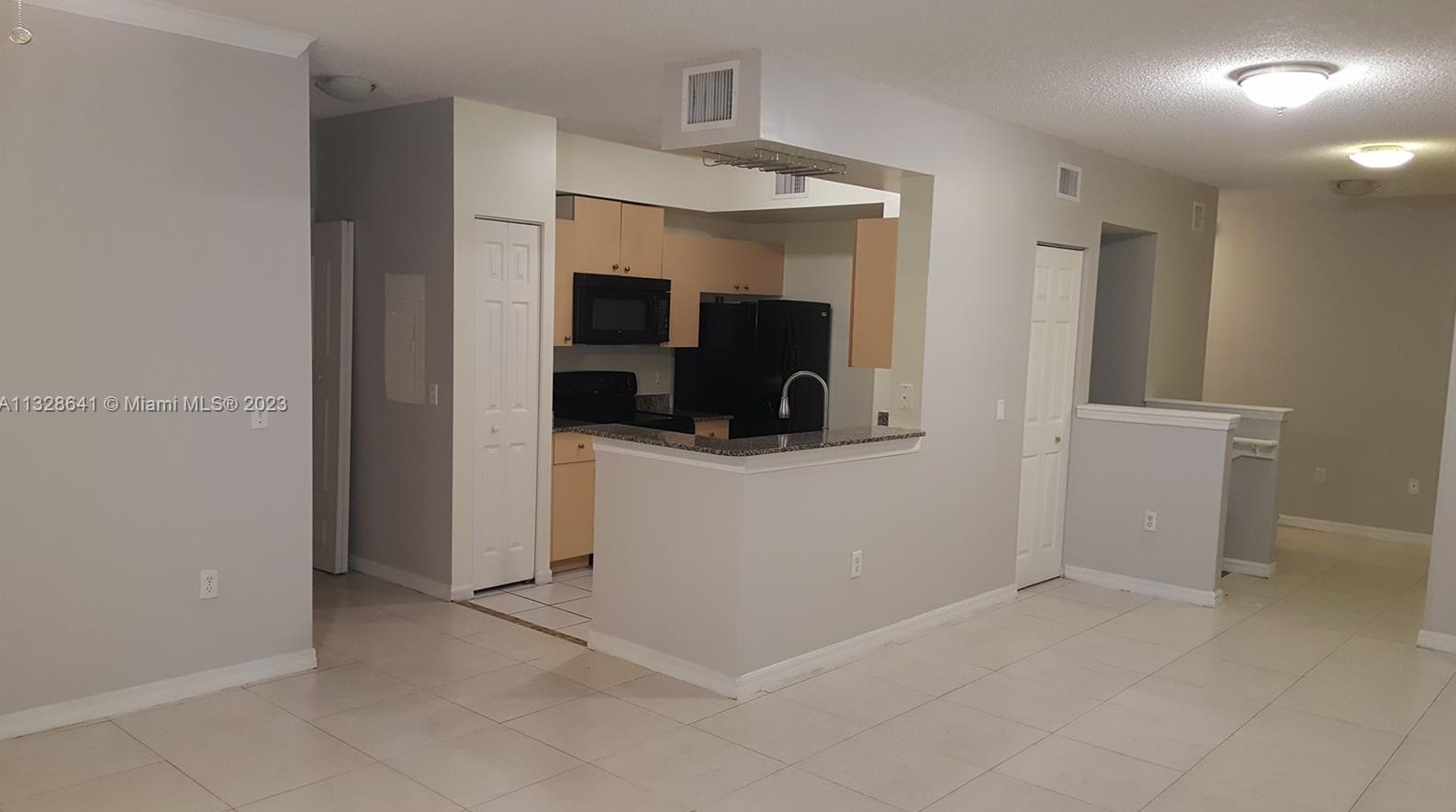 2452 Centergate Dr #203, Hollywood, FL 33025