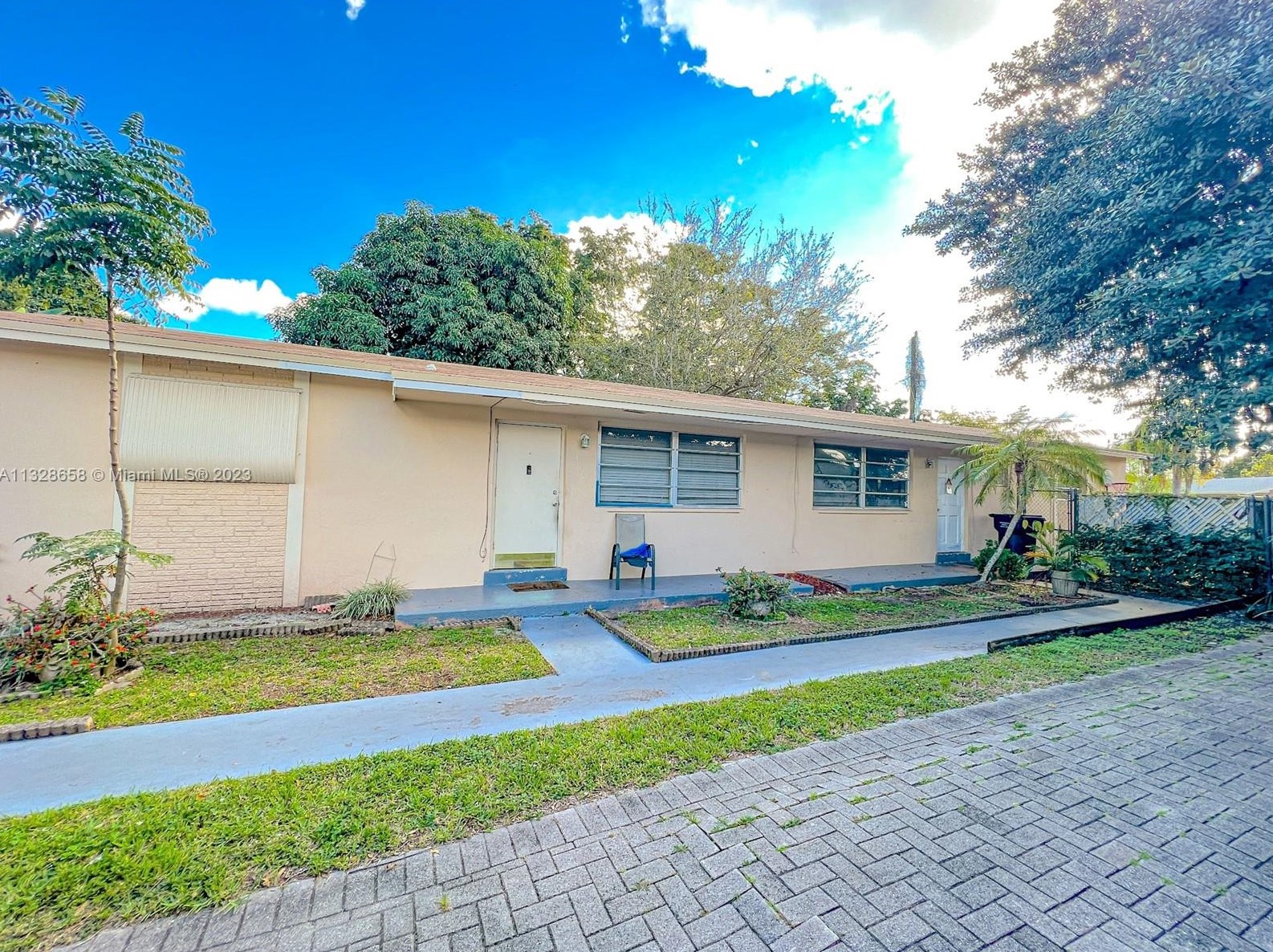 312 Glenn Pkwy, Hollywood FL  33021-6324 exterior