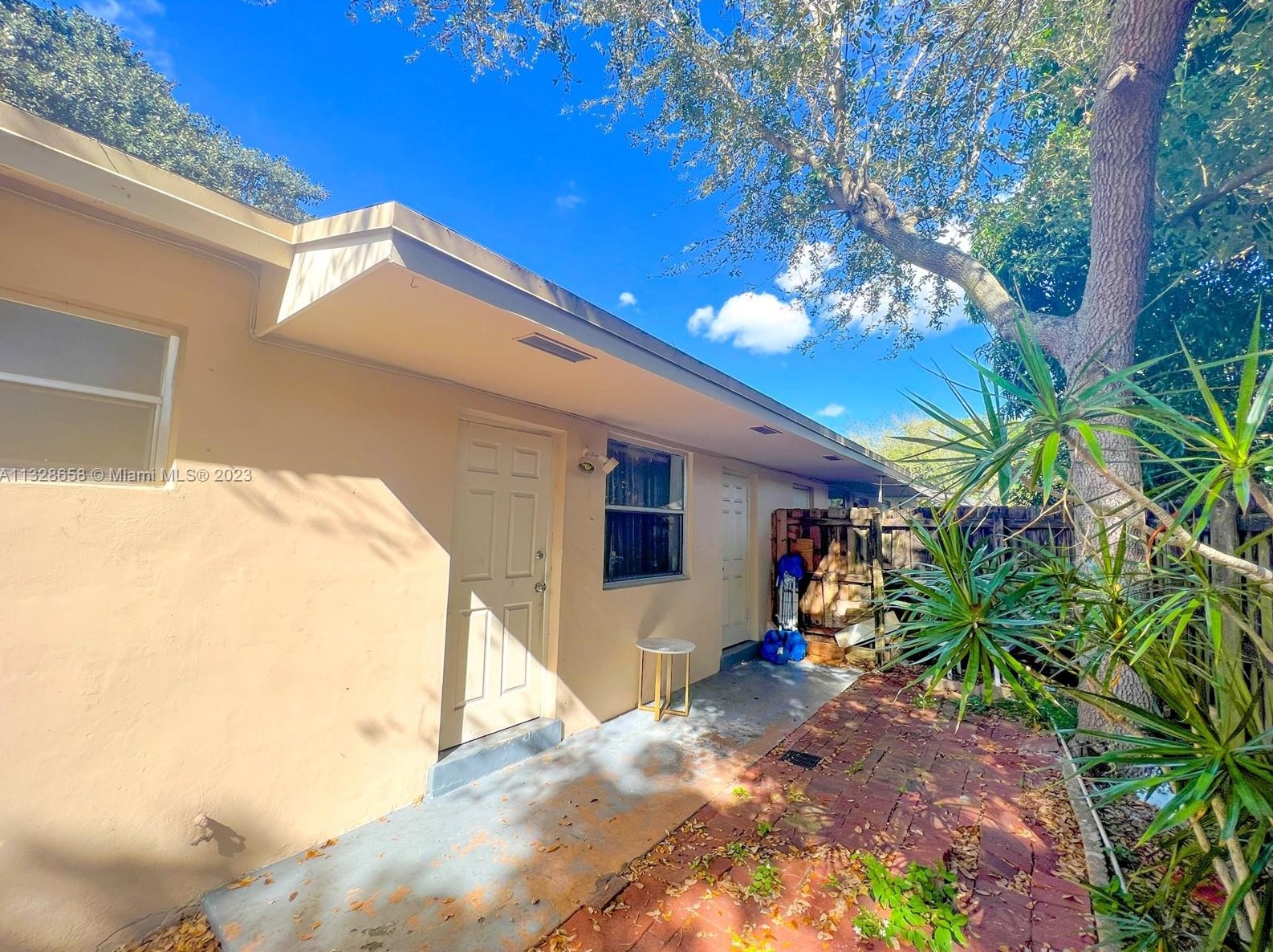 312 Glenn Pkwy, Hollywood FL  33021-6324 exterior