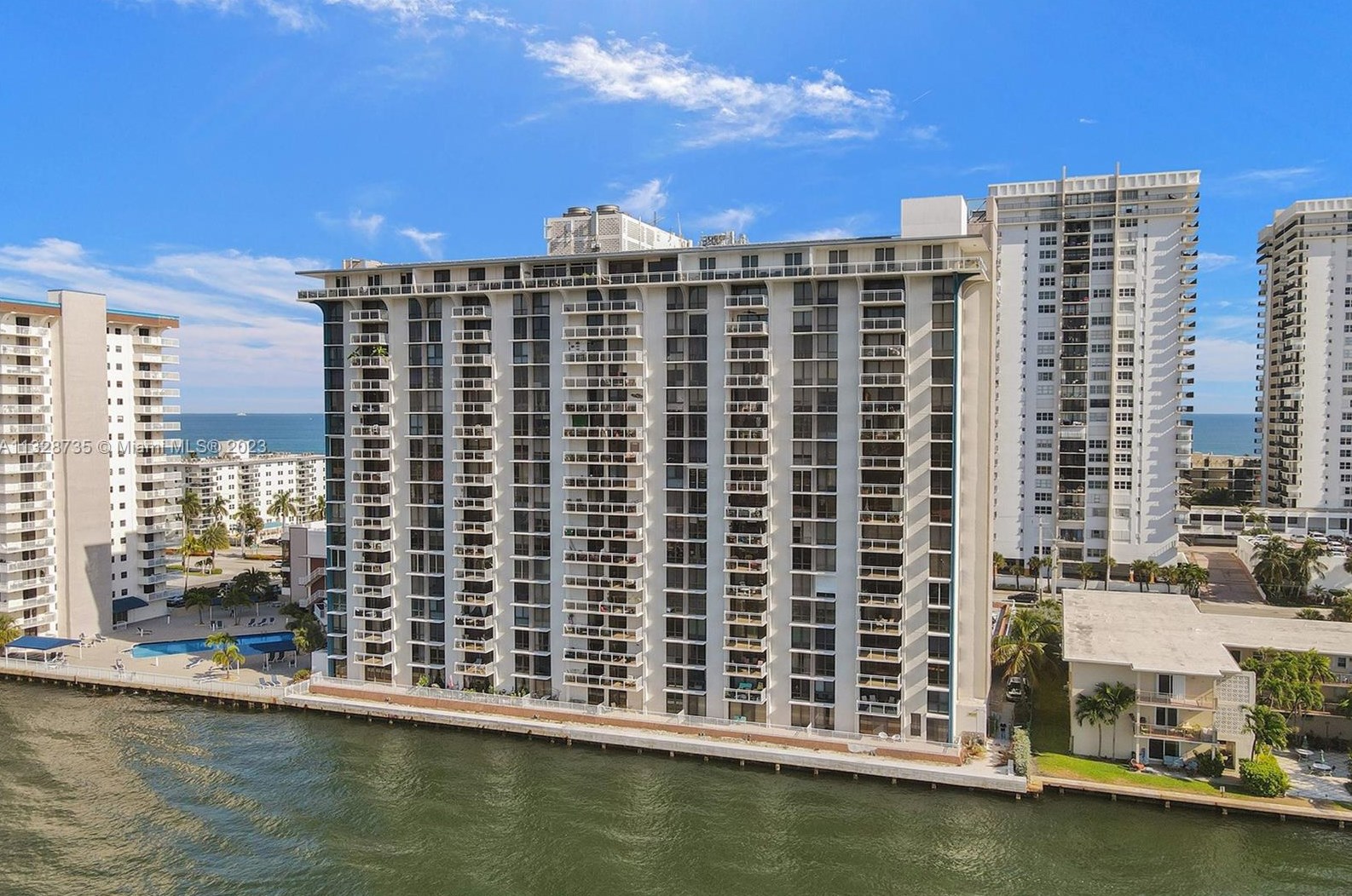 1600 Ocean Dr, Hollywood FL 33019-2447 exterior