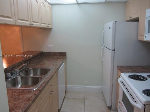 8100 Geneva Way, Miami, FL 33166