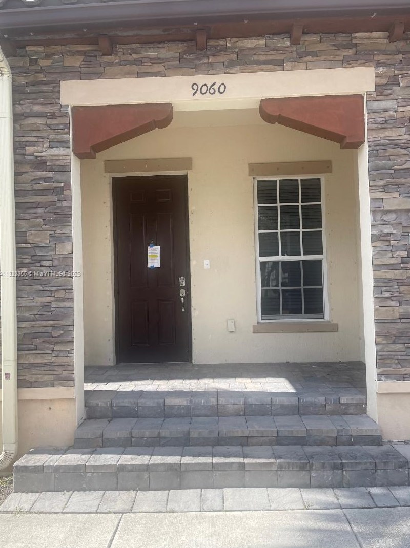 9060 Sw 169th Path, Miami, FL 33196