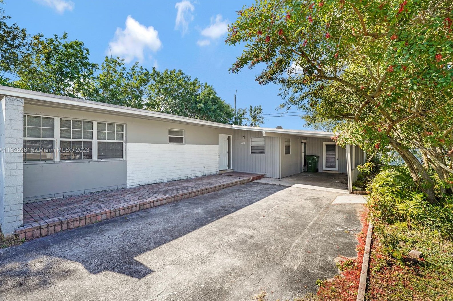 149 Yucatan Dr, Lake Worth, FL 33461-1908