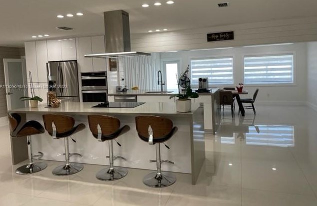 16431 Stonehaven Rd, Hialeah, FL 33014