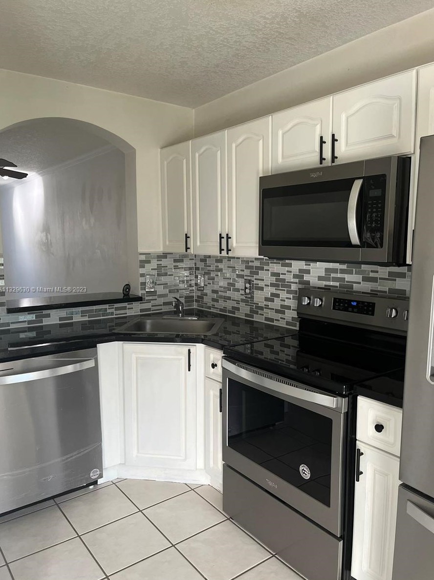 2200 78th Ave, Hollywood FL 33024-0907 exterior