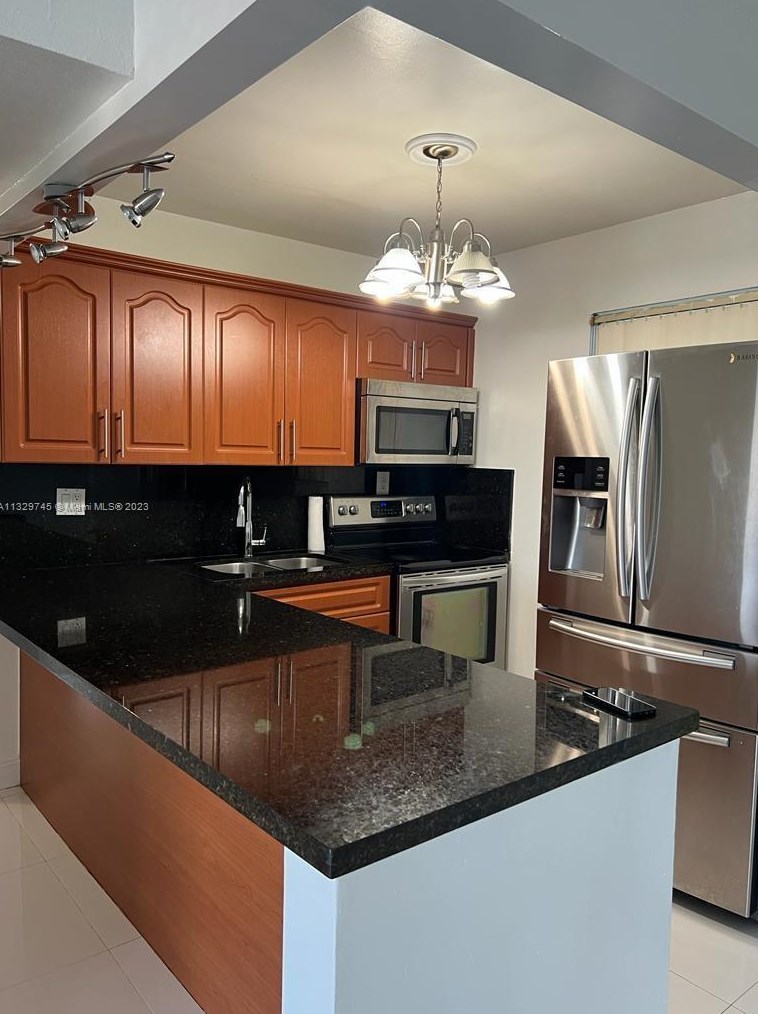 1725 W 60th St #f316, Hialeah, FL 33012