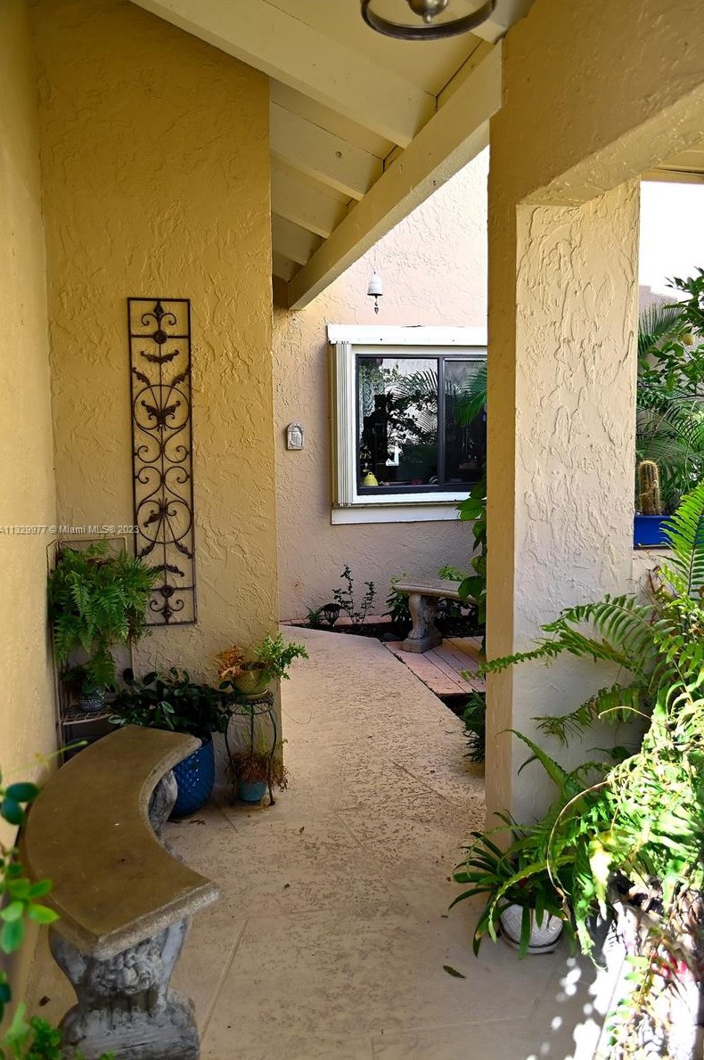 829 Windermere Way, West Palm Beach, FL 33418-7175