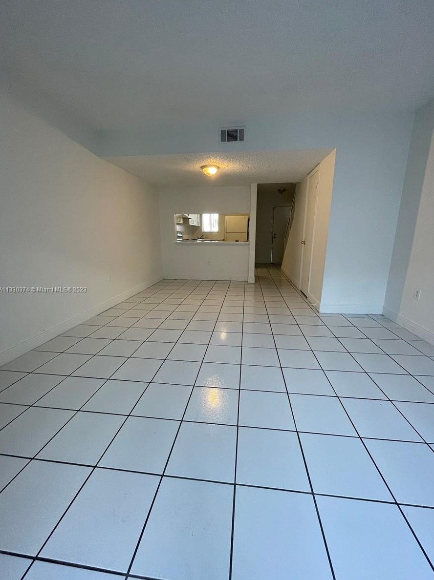2710 W 76th St #206, Hialeah, FL 33016