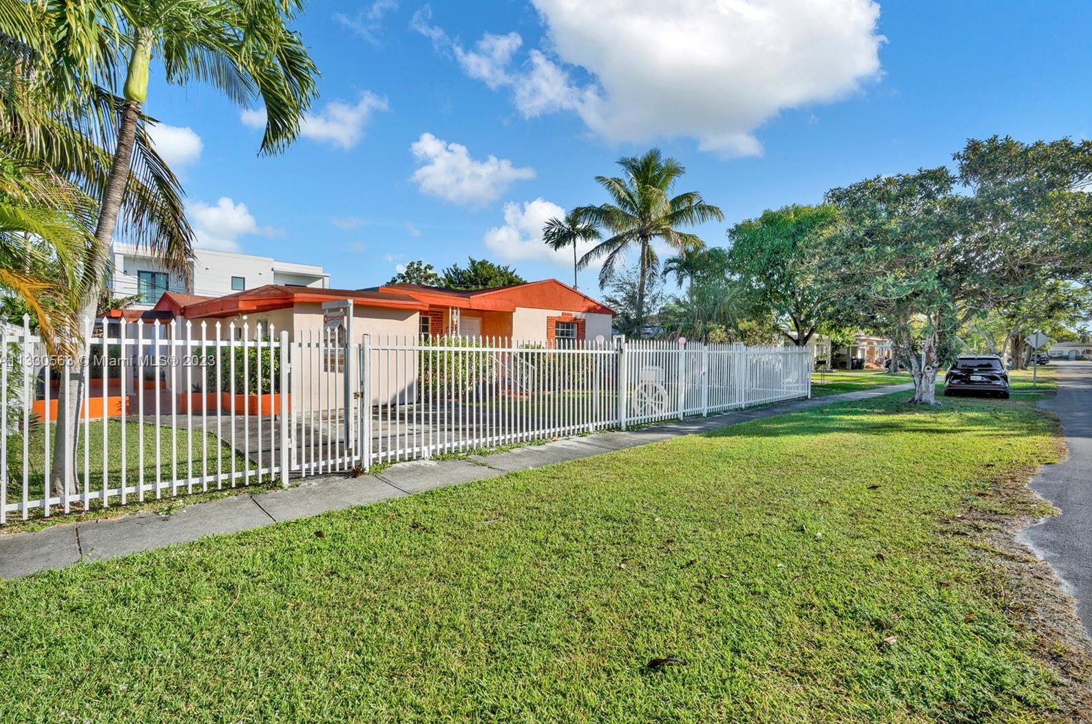 6761 31st St, Miami, FL 33155-3821
