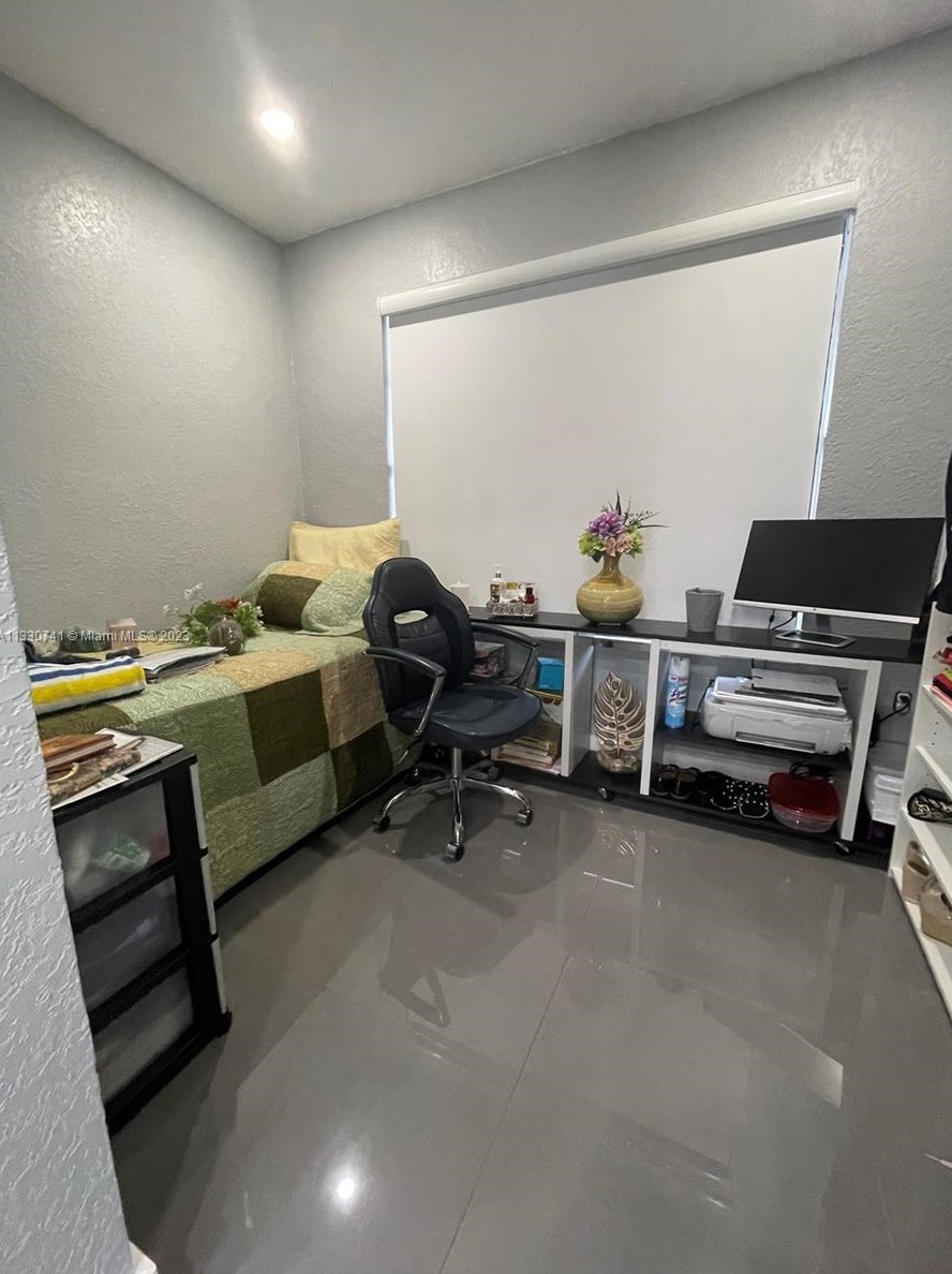 7840 Ramona St, Hollywood FL 33023-2460 exterior