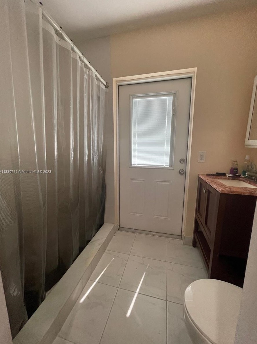 7840 Ramona St, Hollywood FL 33023-2460 exterior